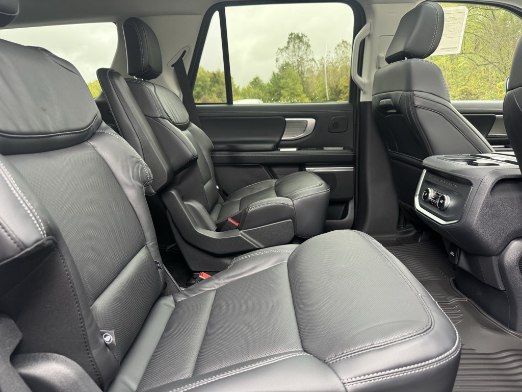 2025 Ford Expedition Platinum Image 18 of 46
