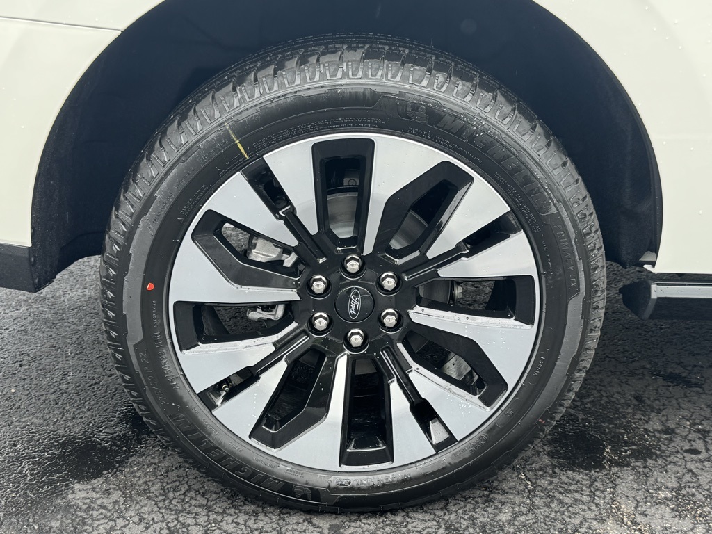 2025 Ford Expedition Platinum Image 13 of 46