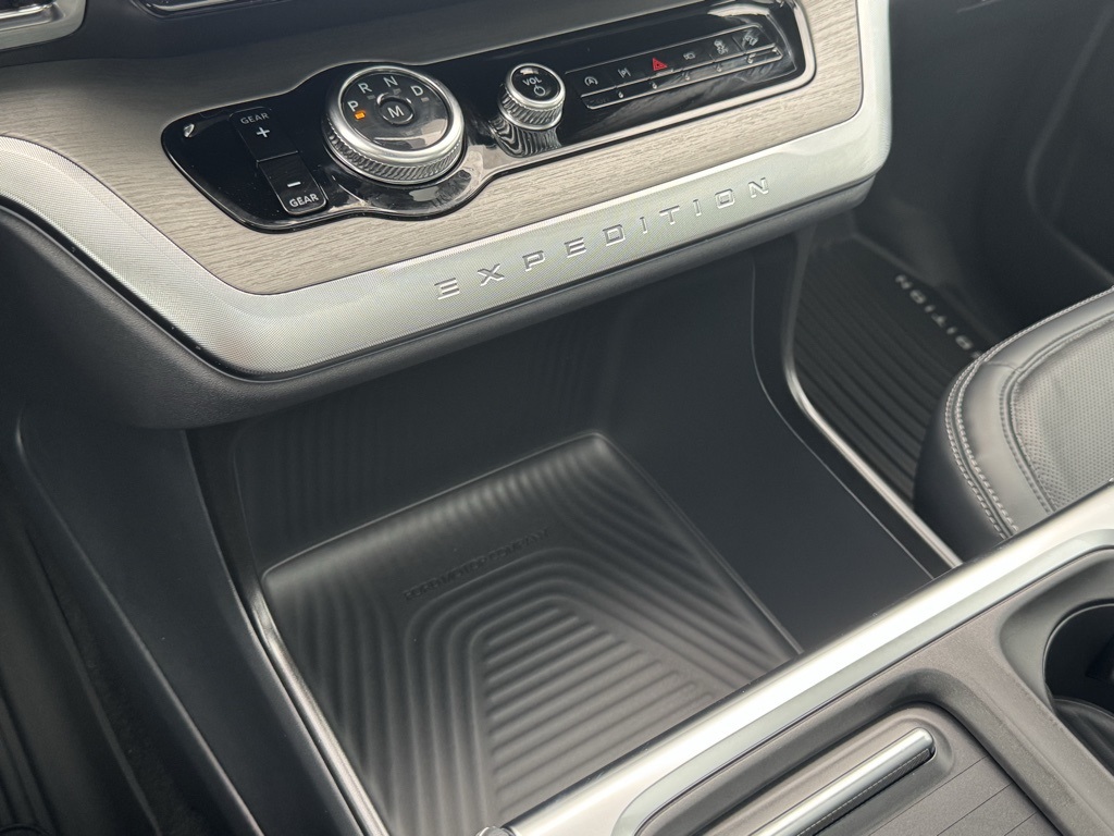 2025 Ford Expedition Platinum Image 28 of 46