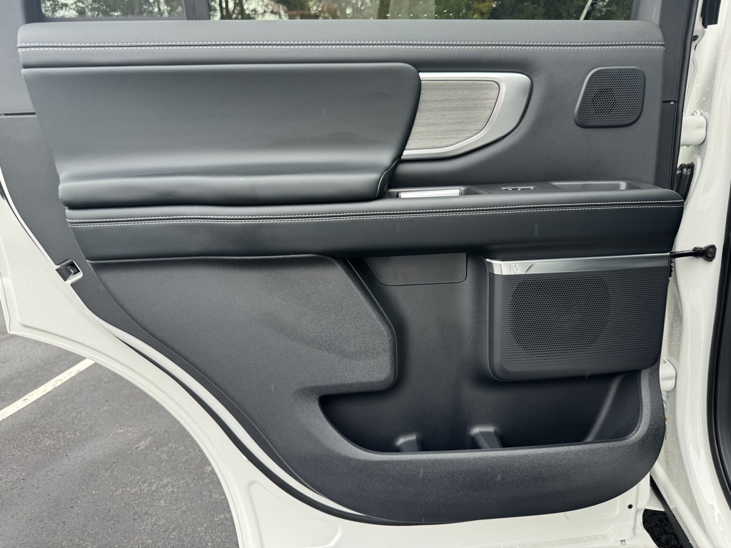 2025 Ford Expedition Platinum Image 31 of 46