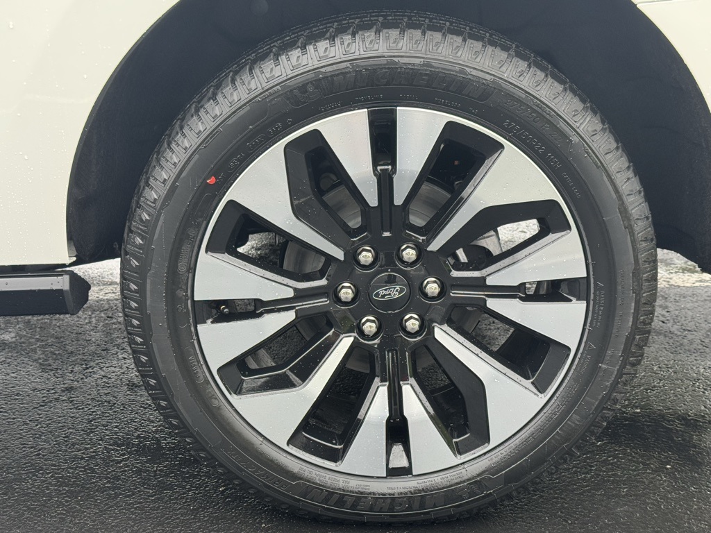2025 Ford Expedition Platinum Image 12 of 46