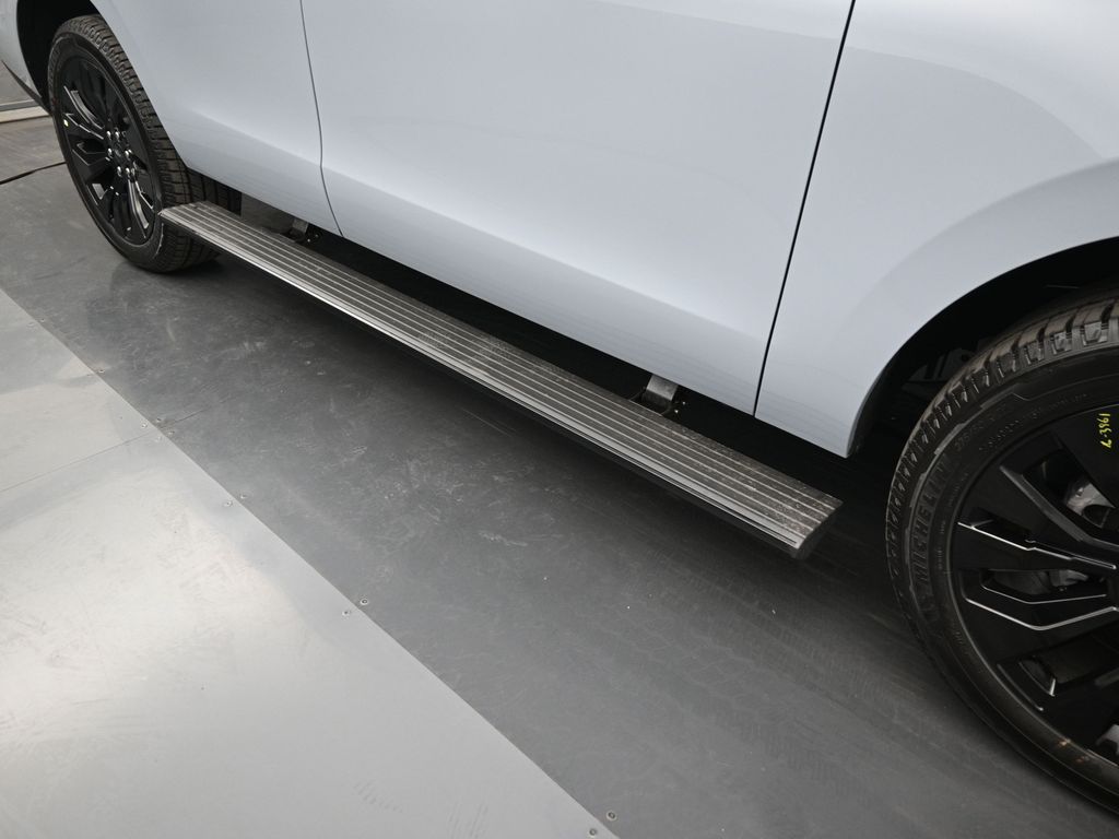 2025 Ford Expedition Platinum Image 38 of 56