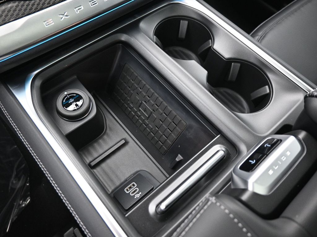 2025 Ford Expedition Platinum Image 45 of 56