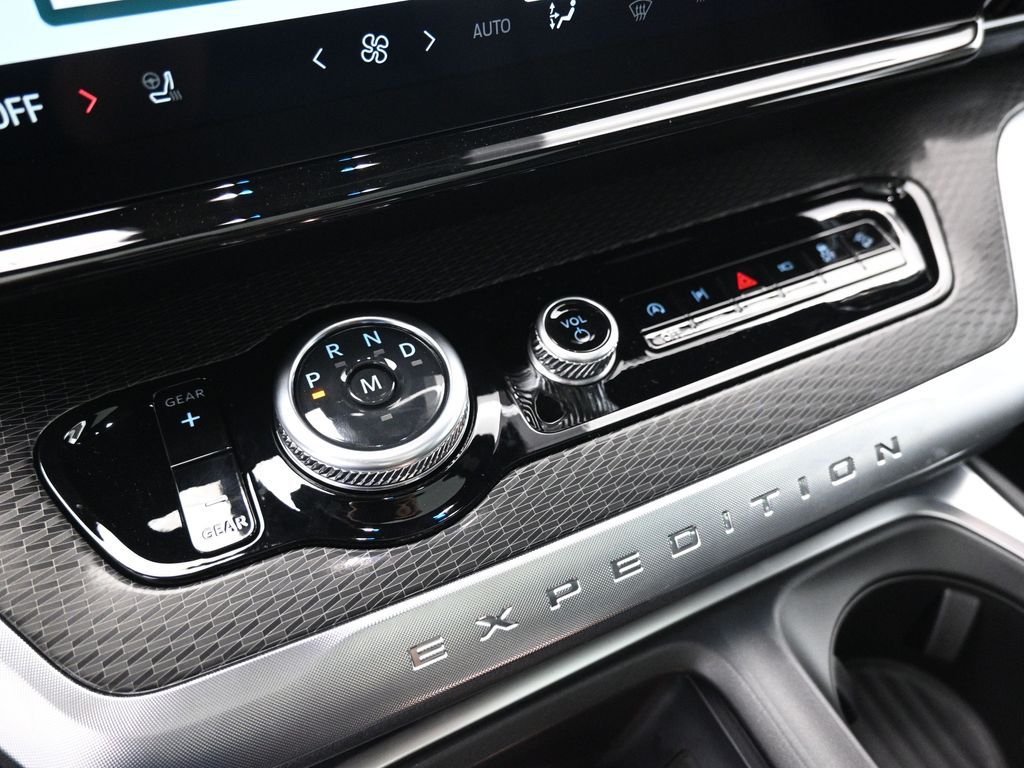 2025 Ford Expedition Platinum Image 46 of 56