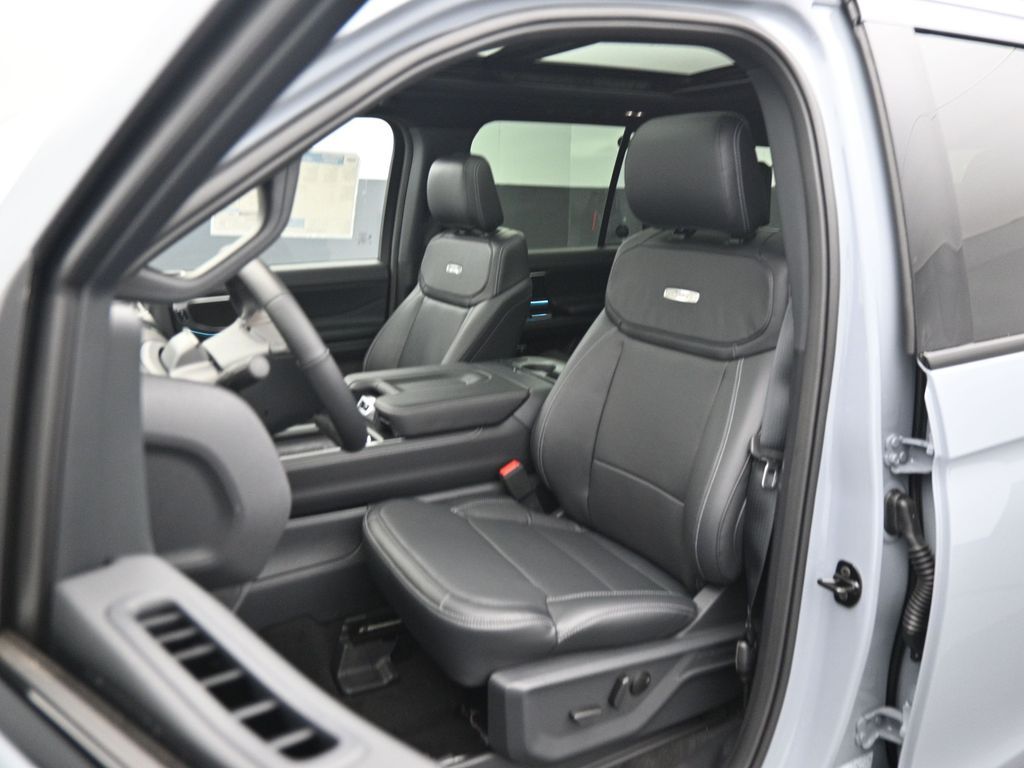 2025 Ford Expedition Platinum Image 41 of 56