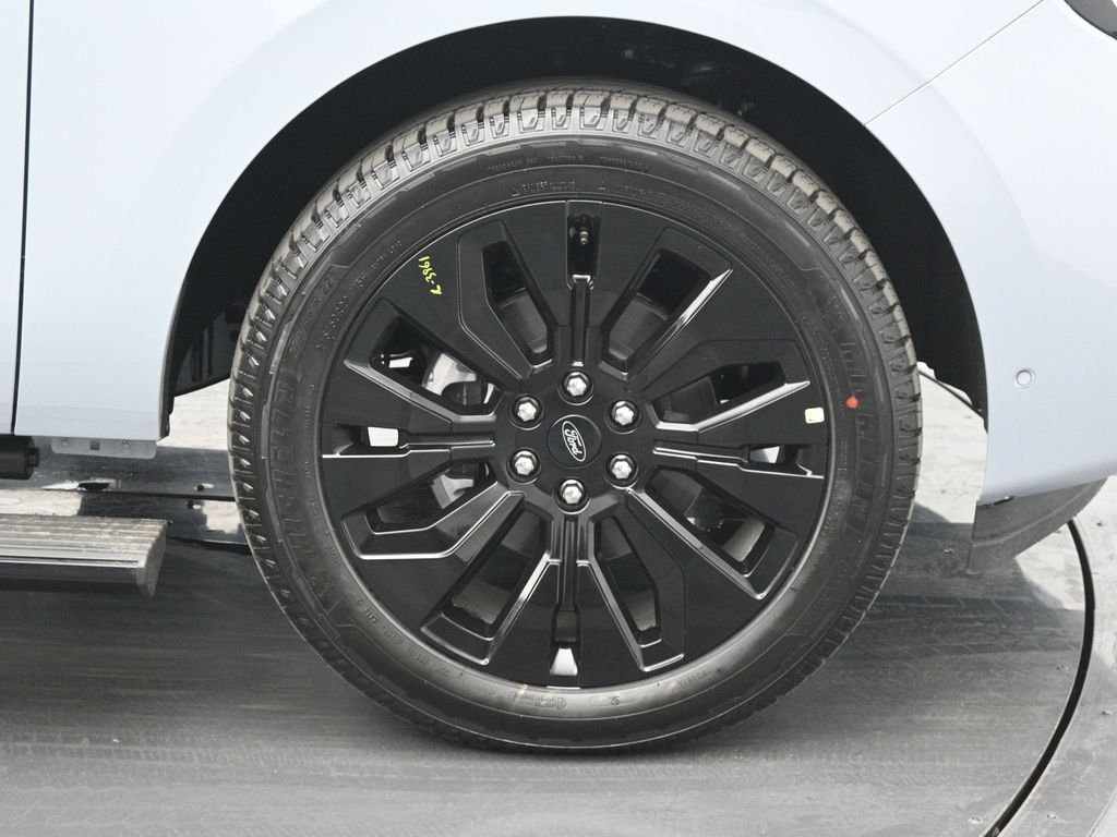 2025 Ford Expedition Platinum Image 37 of 56