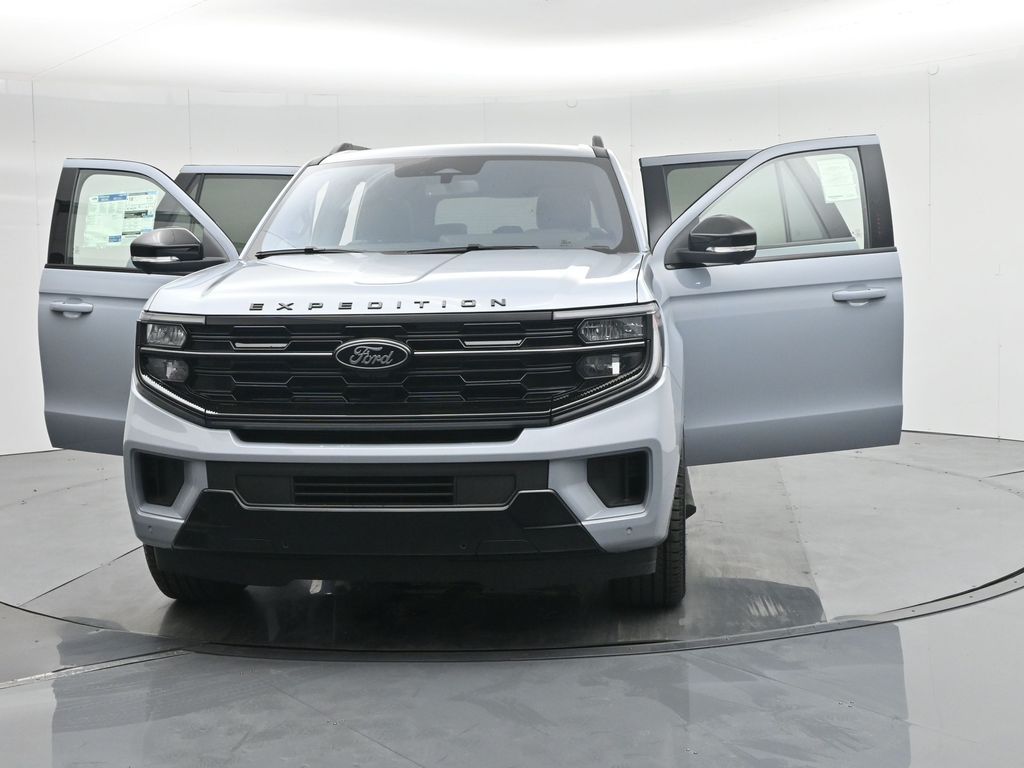 2025 Ford Expedition Platinum Image 8 of 56