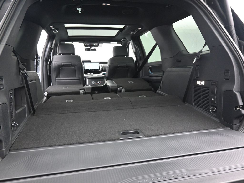 2025 Ford Expedition Platinum Image 39 of 56