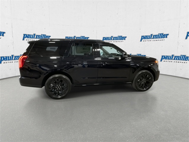 2025 Ford Expedition Platinum Image 7 of 38