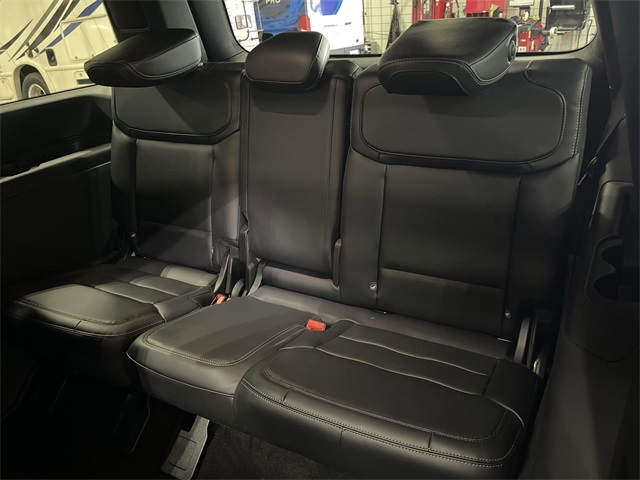 2025 Ford Expedition Platinum Image 18 of 38