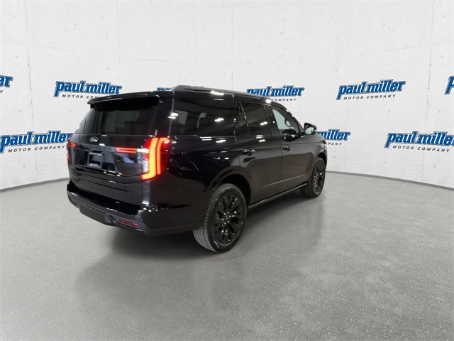 2025 Ford Expedition Platinum Image 8 of 38