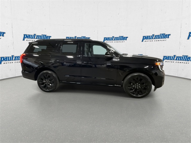 2025 Ford Expedition Platinum Image 5 of 38