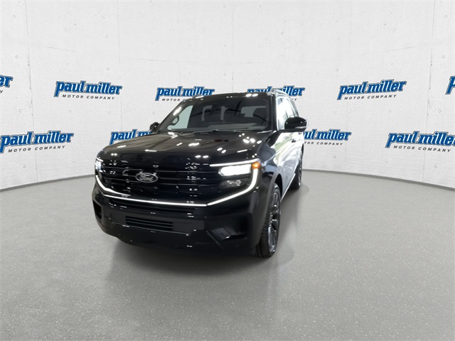 2025 Ford Expedition Platinum Image 2 of 38