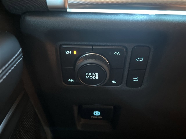 2025 Ford Expedition Platinum Image 31 of 38