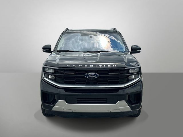 2025 Ford Expedition Platinum Image 2 of 30