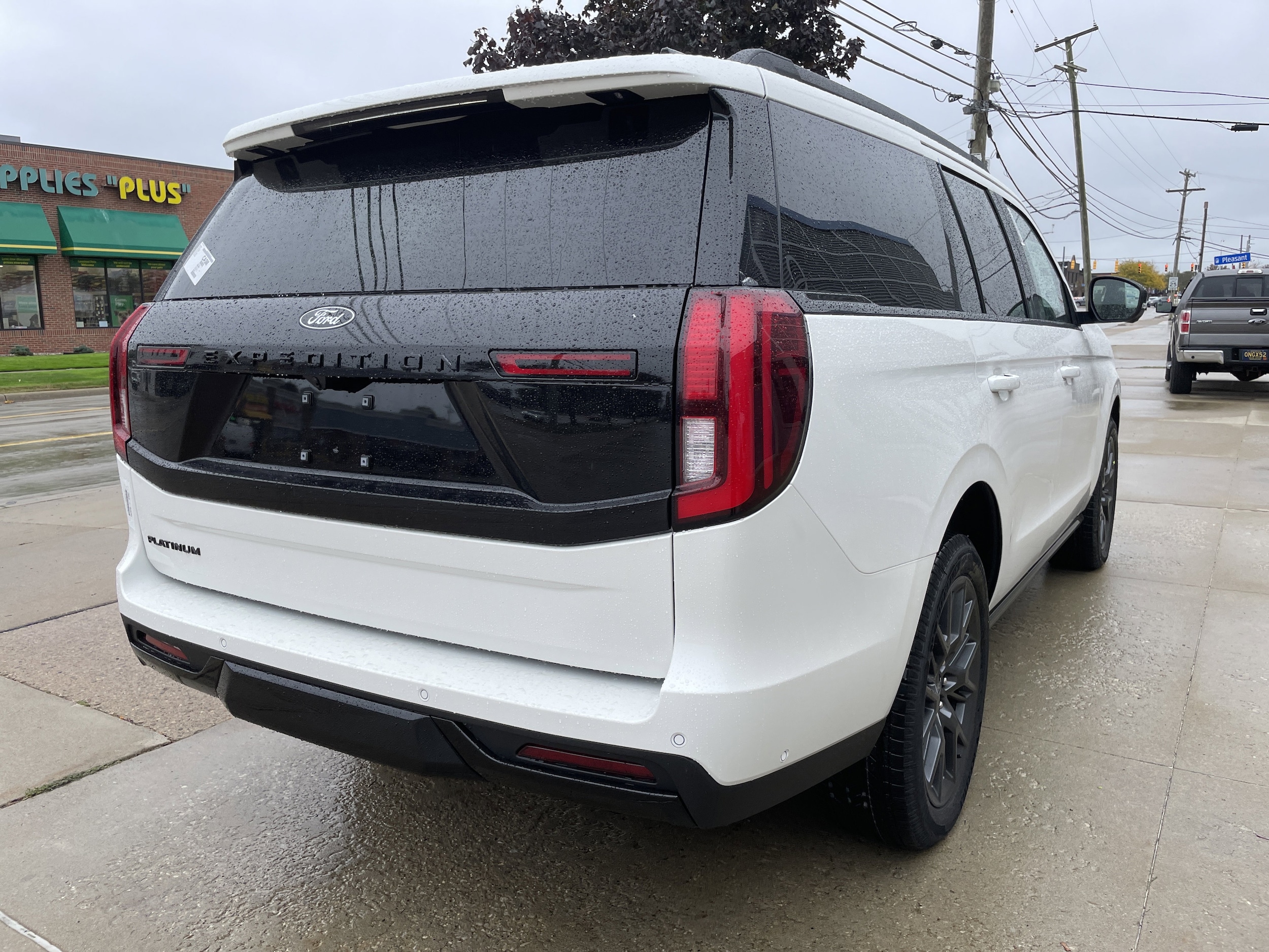 2025 Ford Expedition Platinum Image 4 of 15