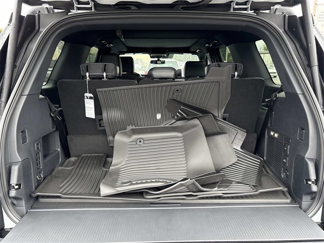 2025 Ford Expedition Platinum Image 10 of 30