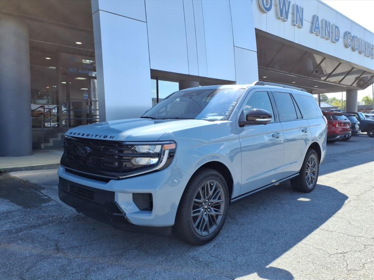 2025 Ford Expedition Platinum Image 2 of 15