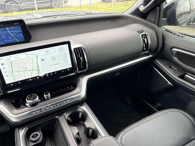 2025 Ford Expedition Platinum Image 18 of 33