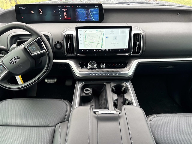 2025 Ford Expedition Platinum Image 17 of 33