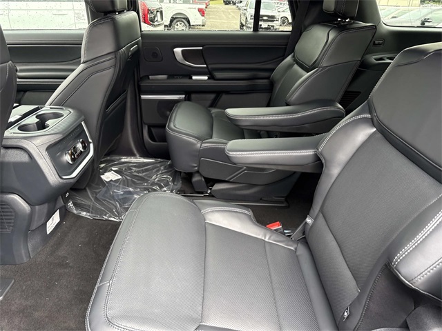 2025 Ford Expedition Platinum Image 13 of 33