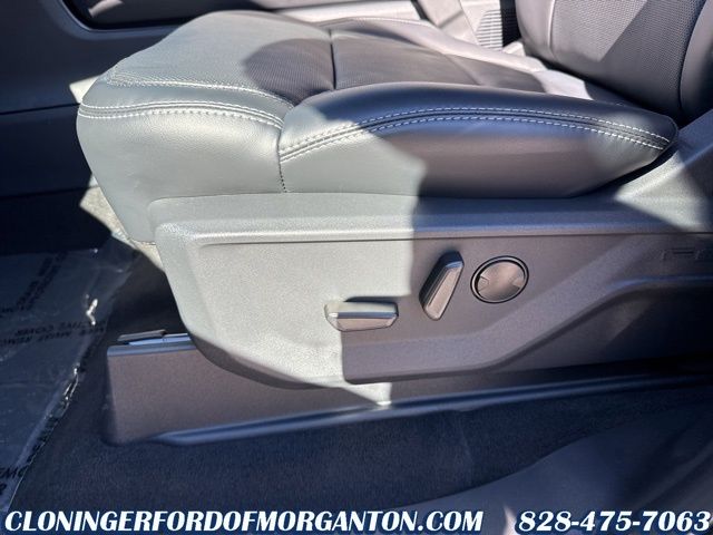 2025 Ford Expedition Platinum Image 34 of 46