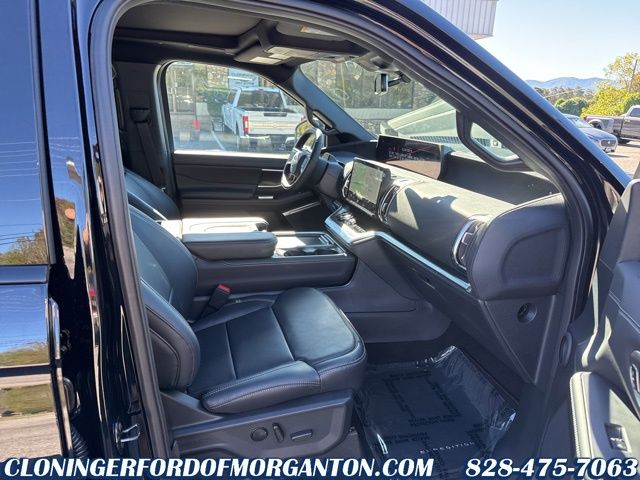 2025 Ford Expedition Platinum Image 16 of 46