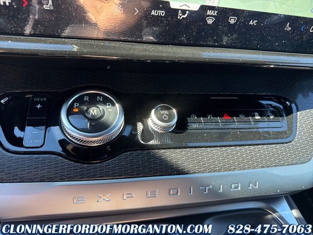 2025 Ford Expedition Platinum Image 39 of 46