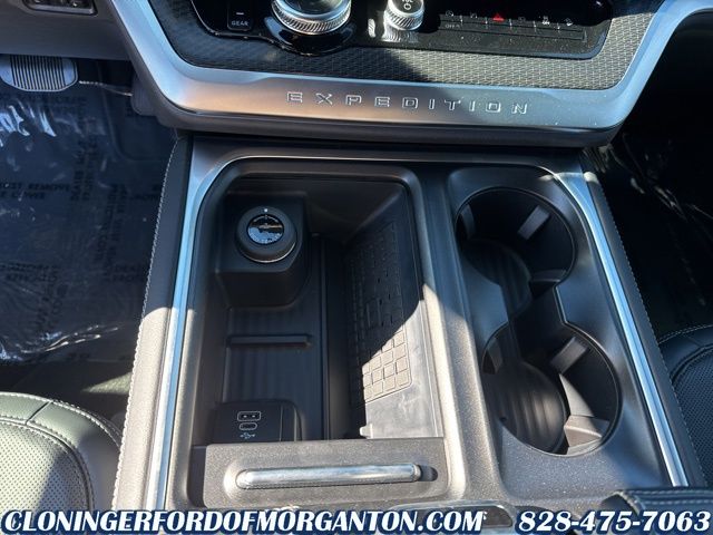 2025 Ford Expedition Platinum Image 35 of 46