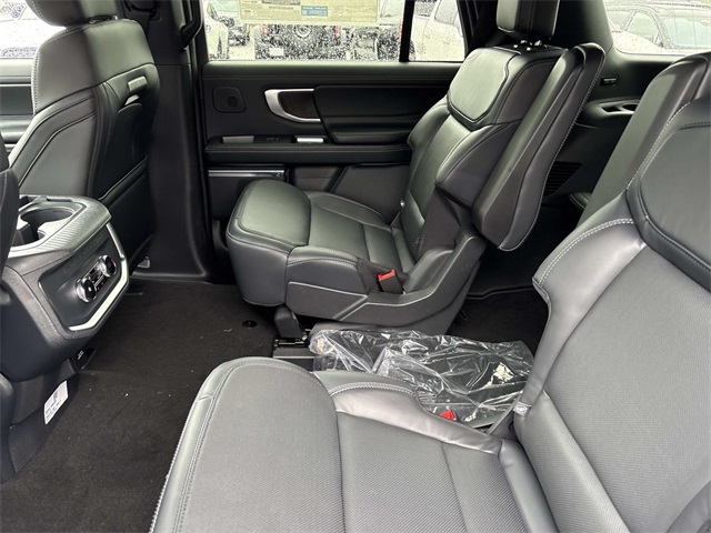 2025 Ford Expedition Platinum Image 13 of 30