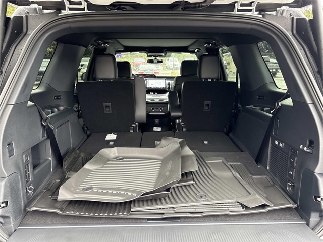 2025 Ford Expedition Platinum Image 10 of 30