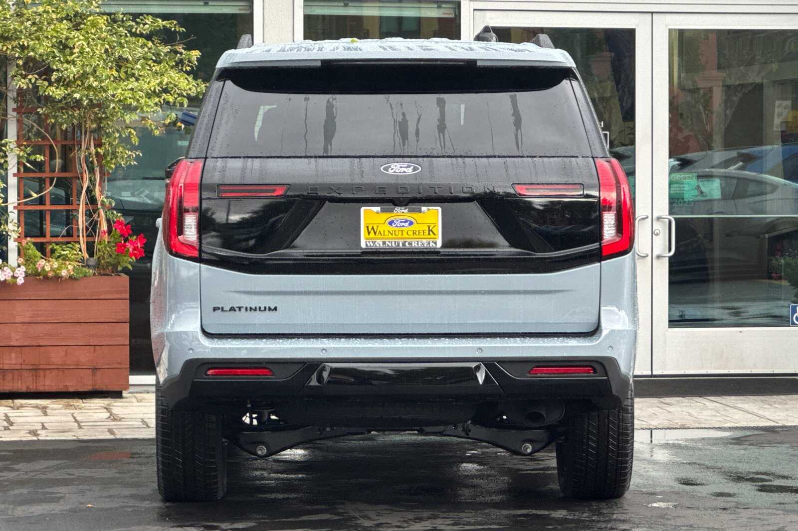 2025 Ford Expedition Platinum Image 5 of 26