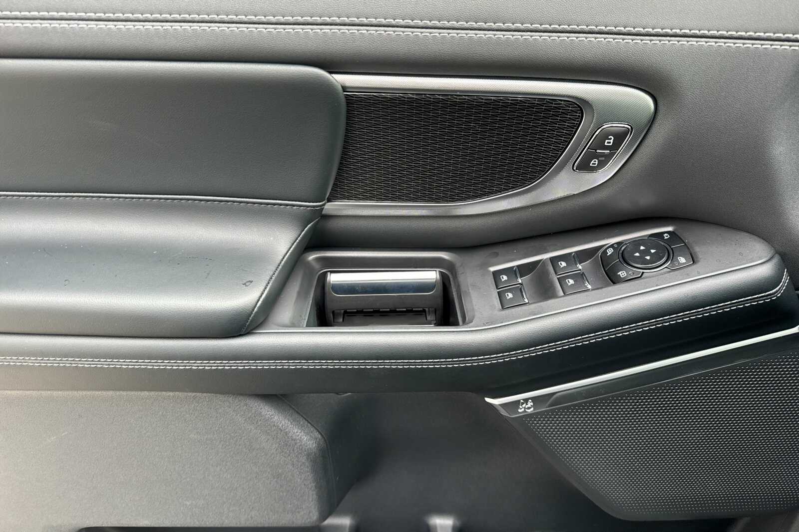 2025 Ford Expedition Platinum Image 19 of 26