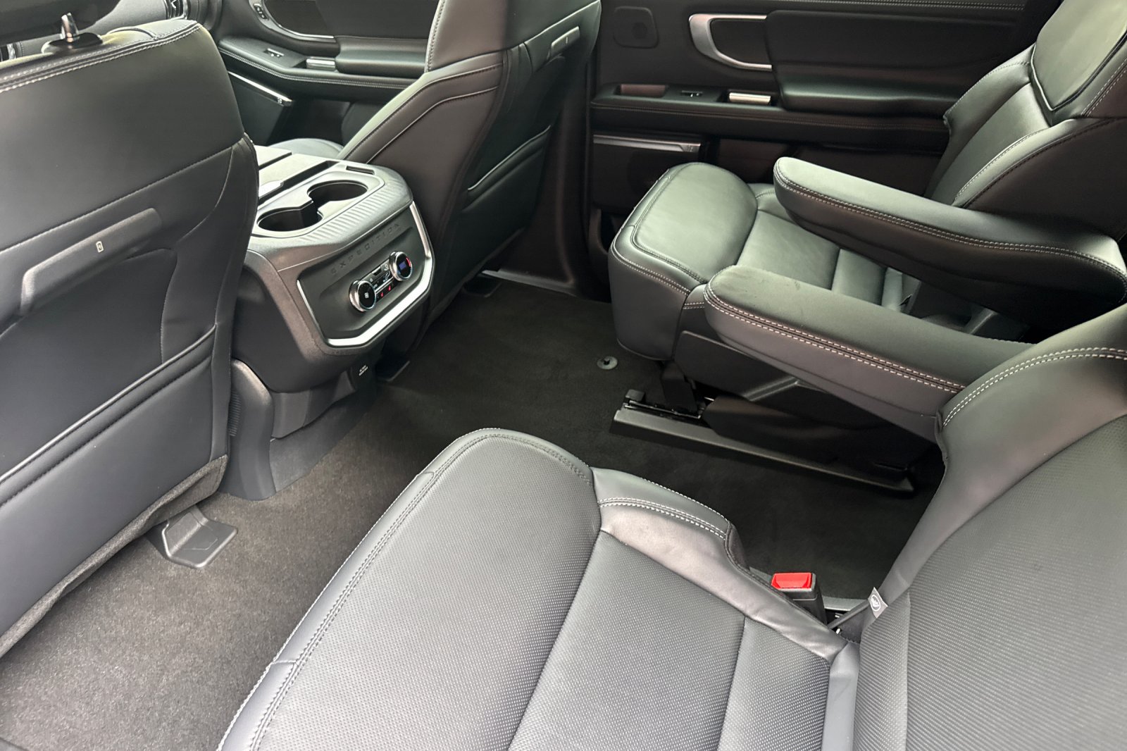 2025 Ford Expedition Platinum Image 23 of 26