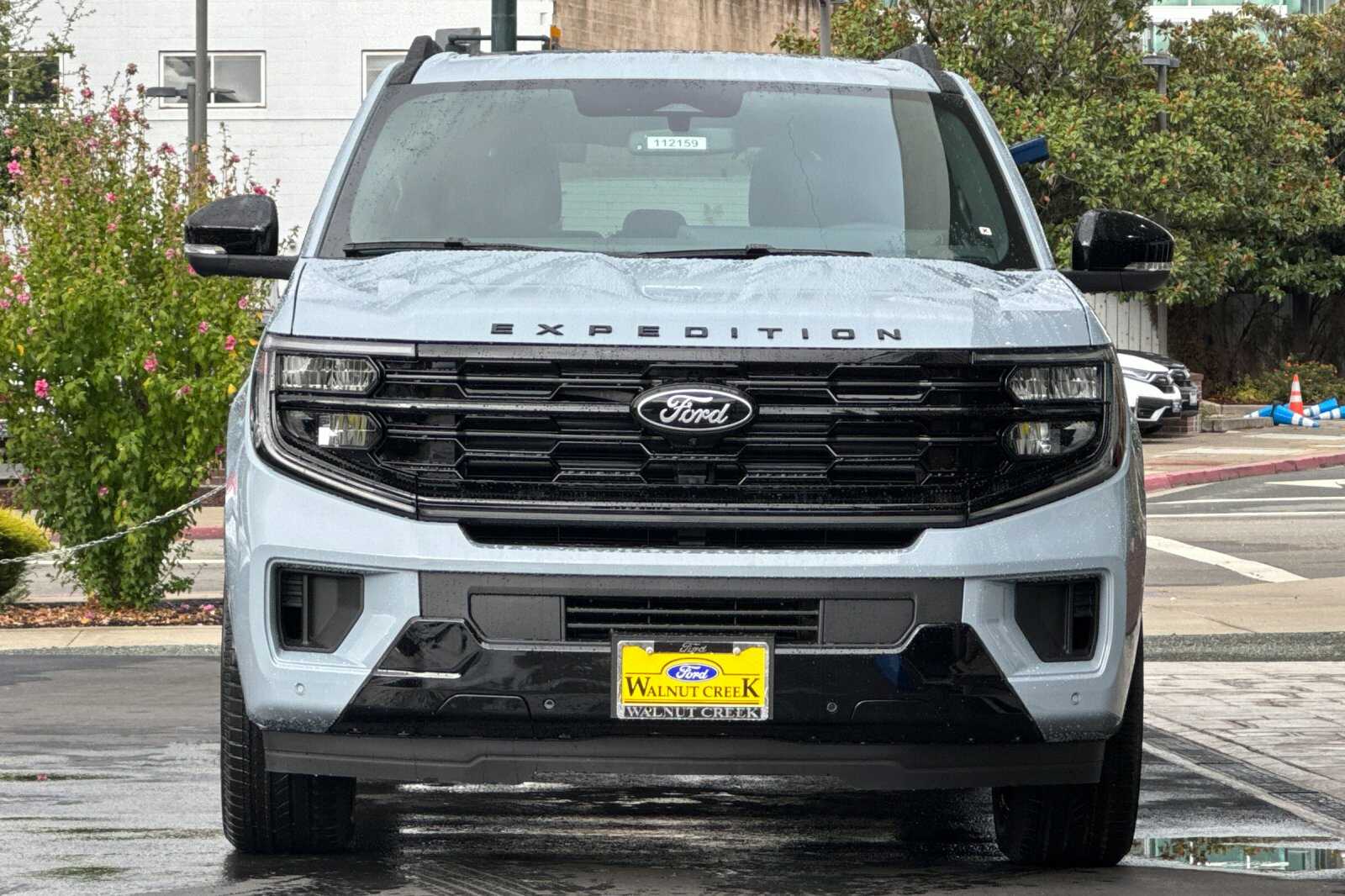 2025 Ford Expedition Platinum Image 2 of 26