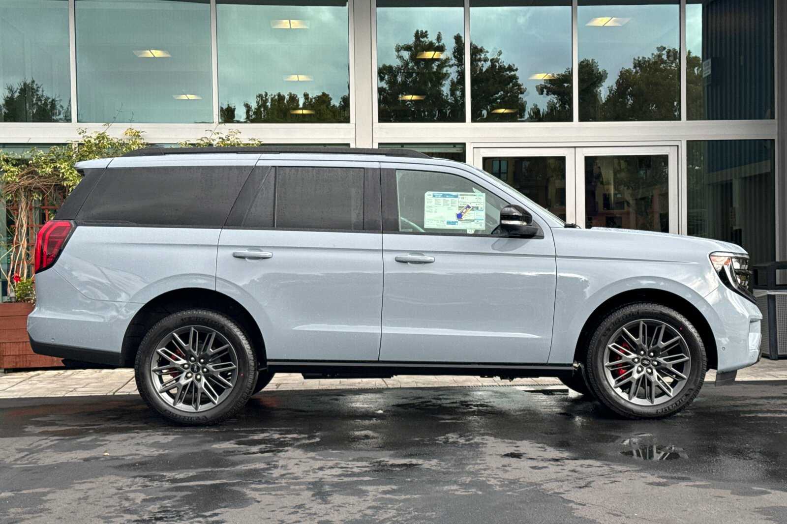 2025 Ford Expedition Platinum Image 4 of 26