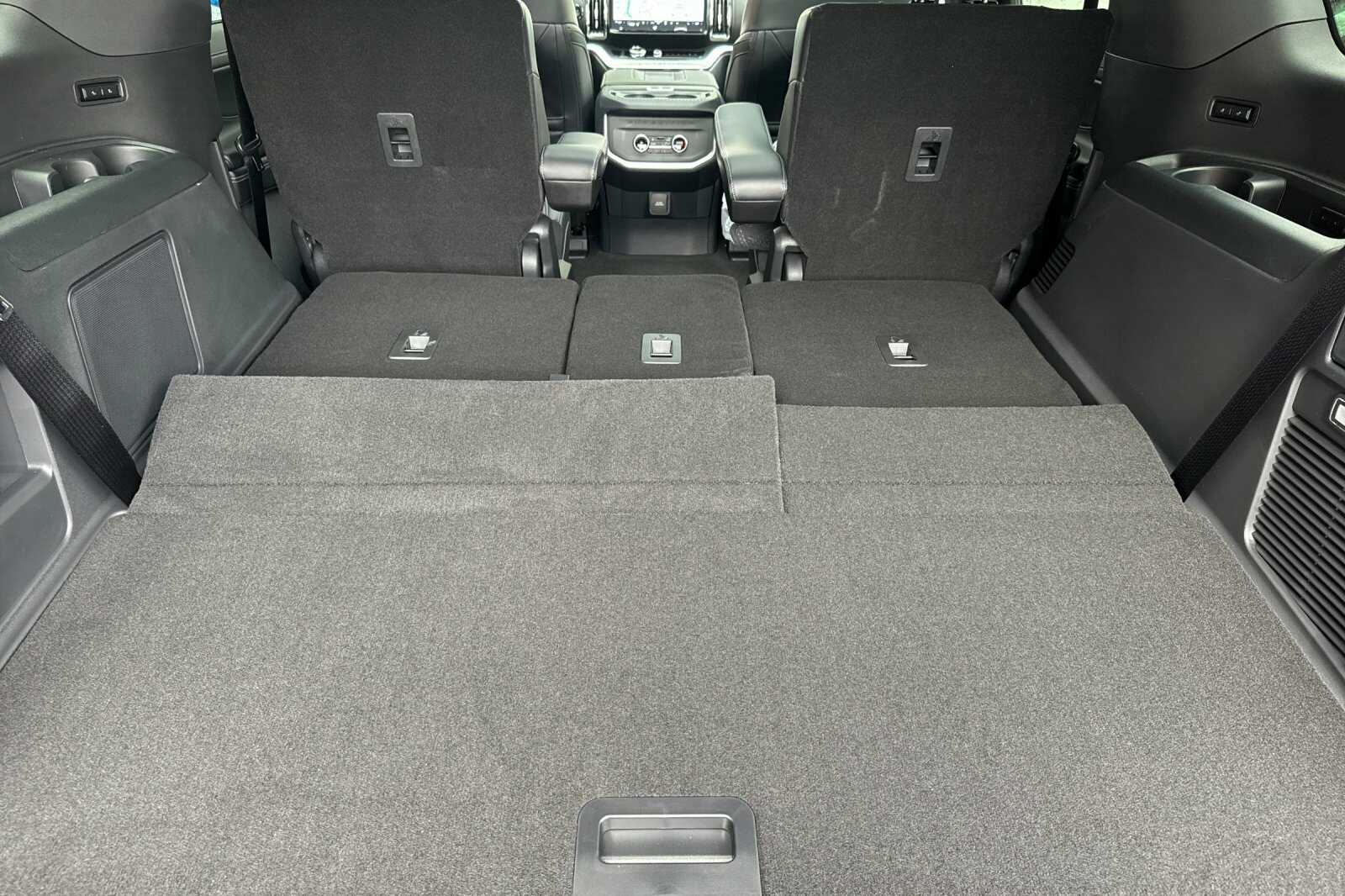 2025 Ford Expedition Platinum Image 7 of 26