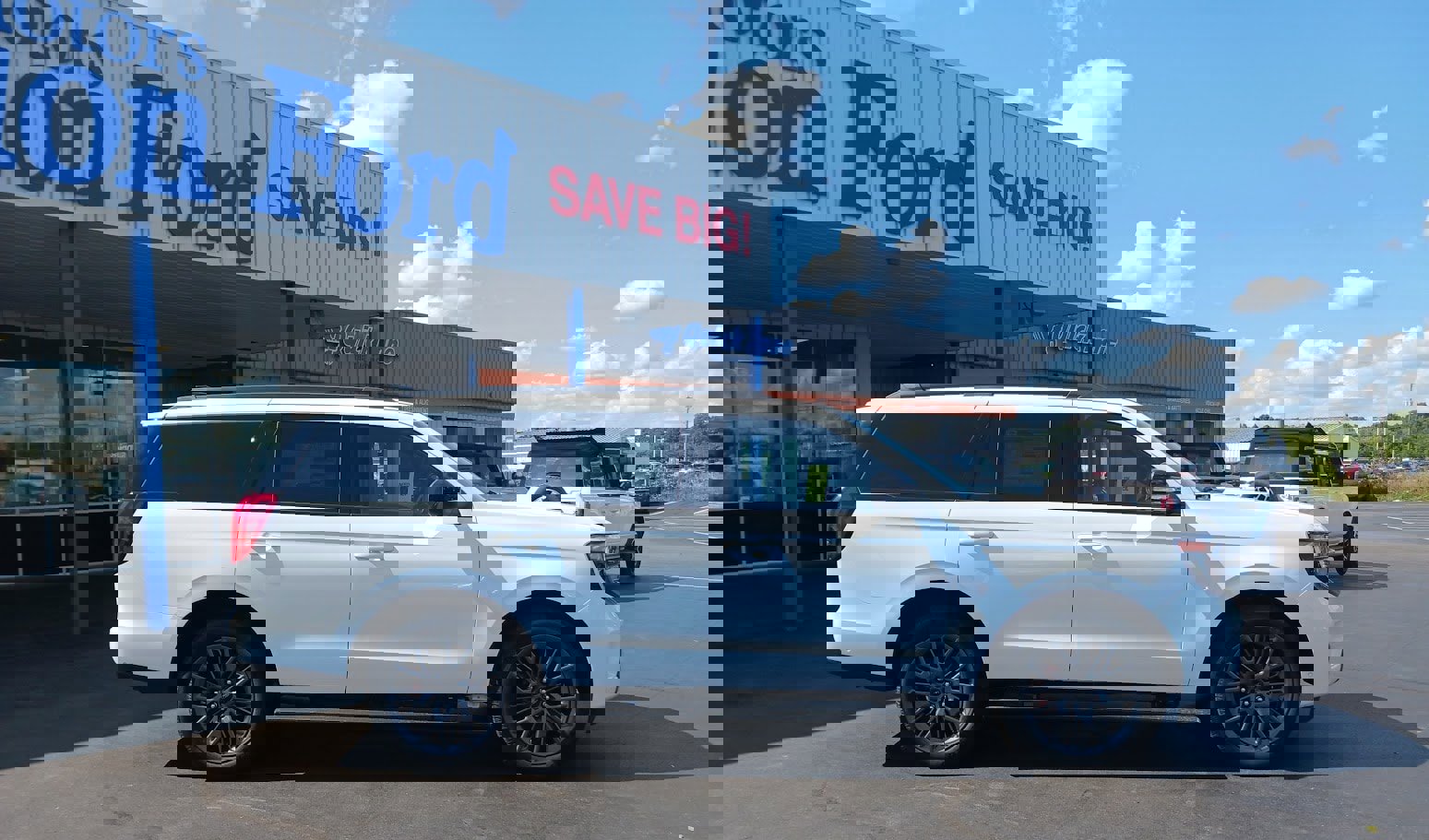 2025 Ford Expedition Platinum Image 8 of 33