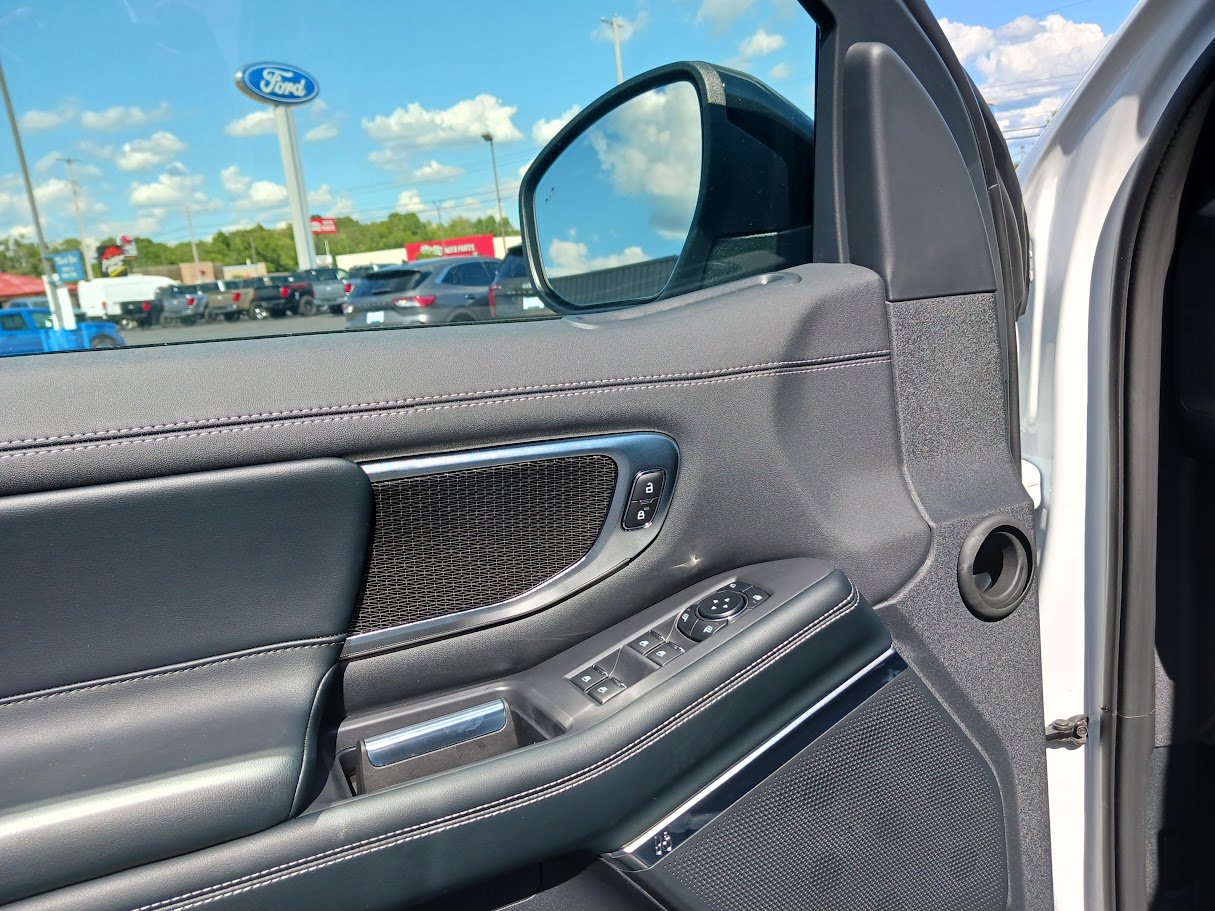 2025 Ford Expedition Platinum Image 31 of 33