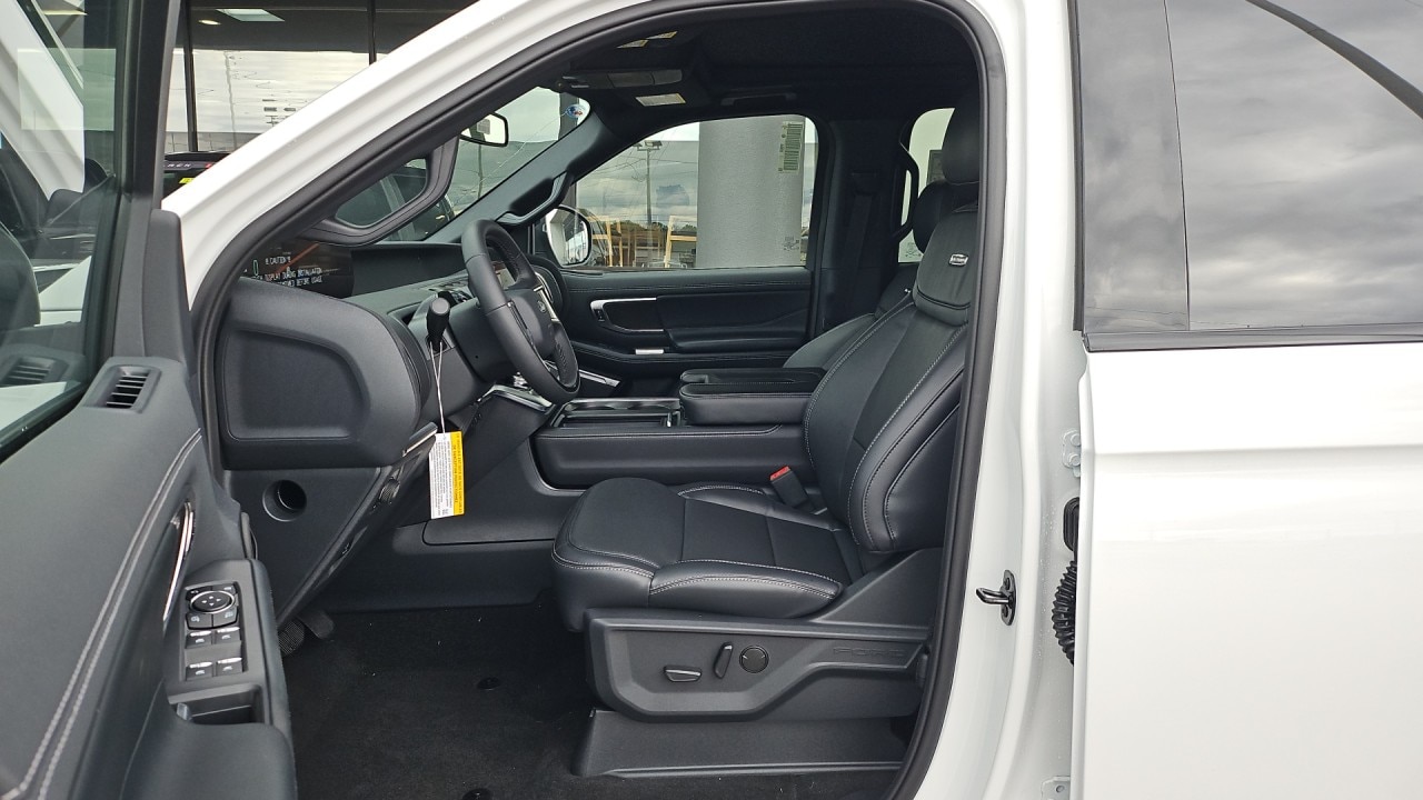 2025 Ford Expedition Platinum Image 7 of 17