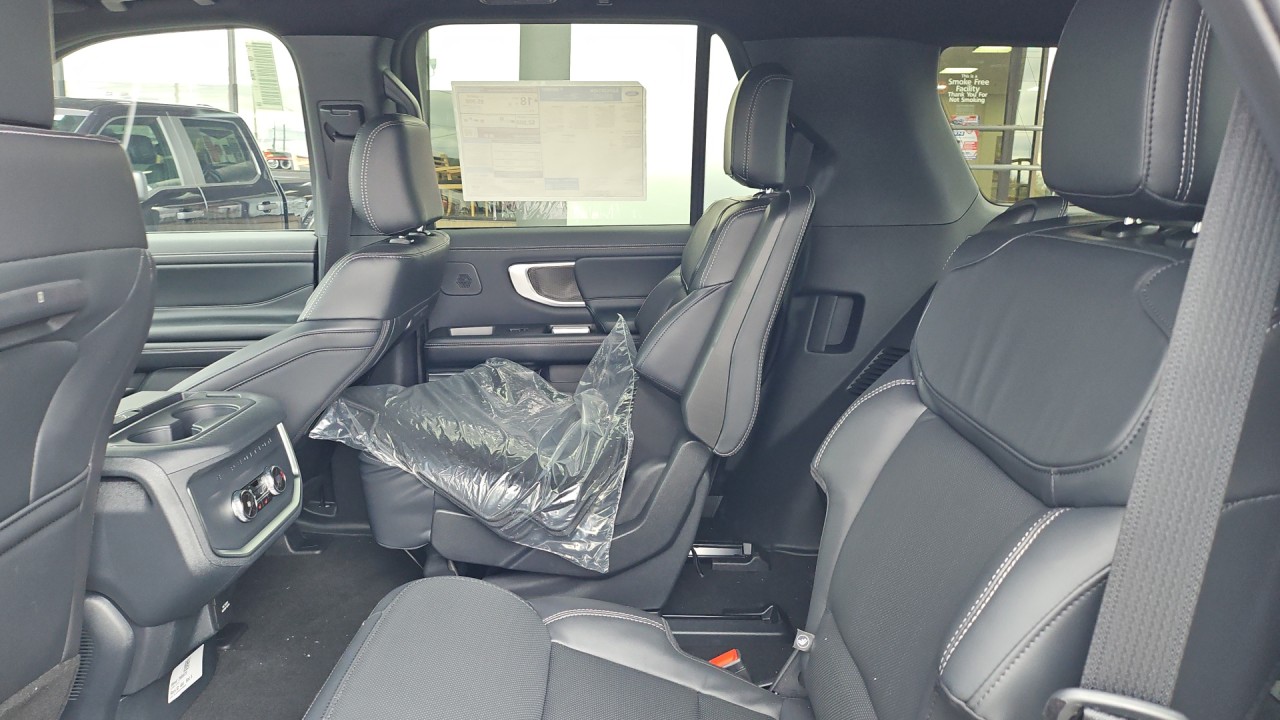 2025 Ford Expedition Platinum Image 6 of 17