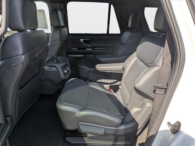 2025 Ford Expedition MAX Platinum Image 9 of 17