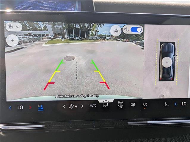 2025 Ford Expedition MAX Platinum Image 15 of 17