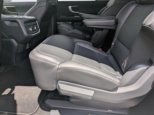 2025 Ford Expedition MAX Platinum Image 9 of 17