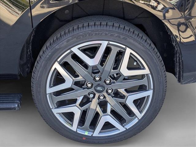 2025 Ford Expedition MAX Platinum Image 7 of 16