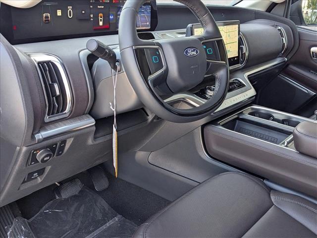 2025 Ford Expedition MAX Platinum Image 15 of 16