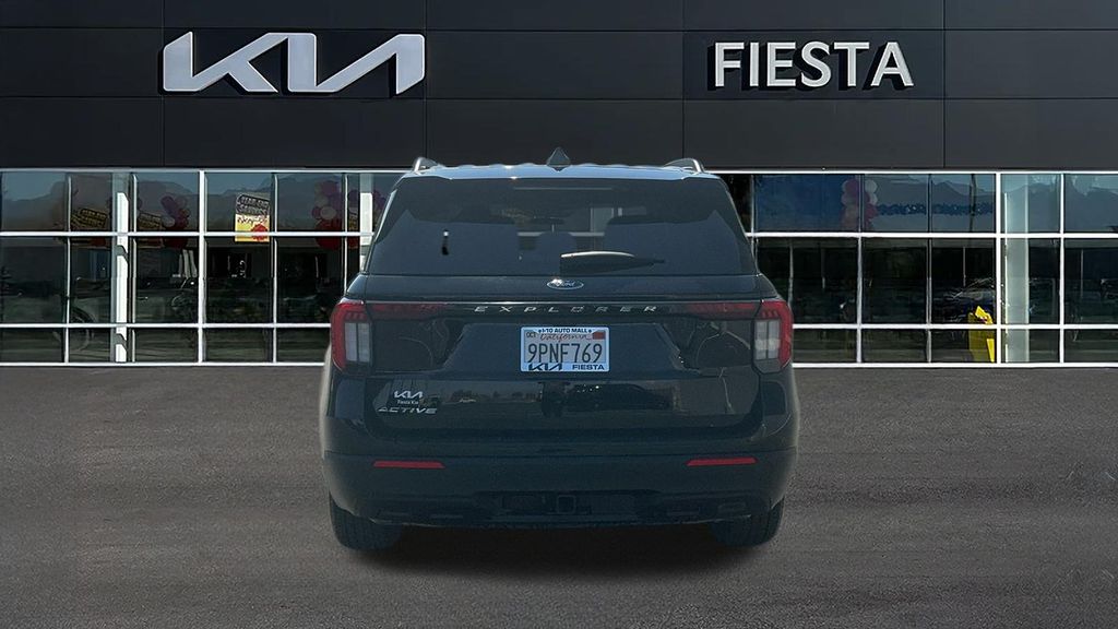 2025 Ford Explorer Active Image 2 of 20