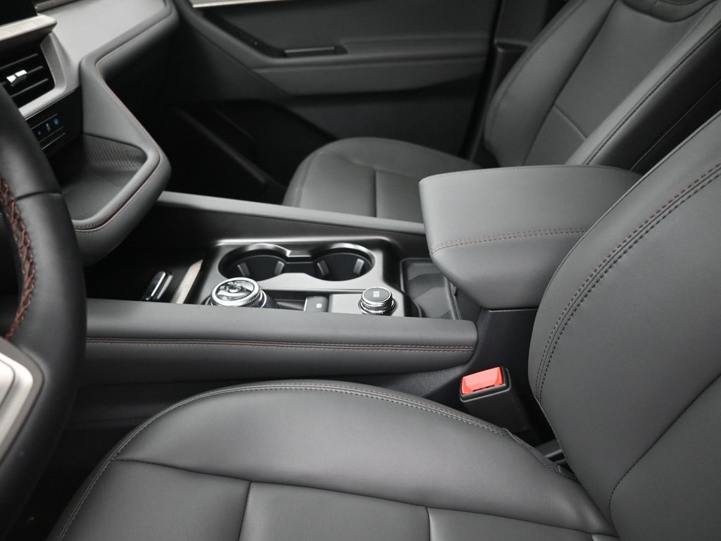 2025 Ford Explorer Active Image 24 of 32