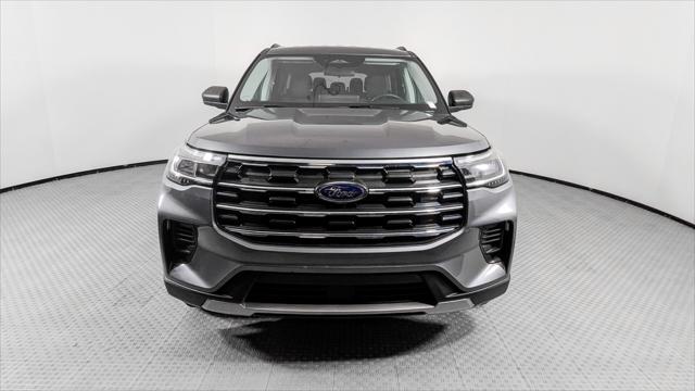 2025 Ford Explorer Active Image 3 of 37