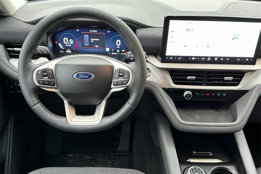 Vehicle image 16 of 29
